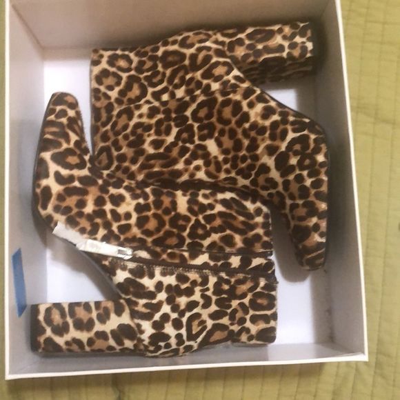 Charles David Women's Studio Ankle Boot, Leopard Print - Picture 4 of 8